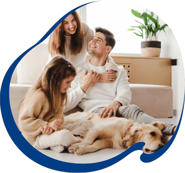 Uma cliente Clarim anunciando seu imóvel no nosso site usando seu laptop